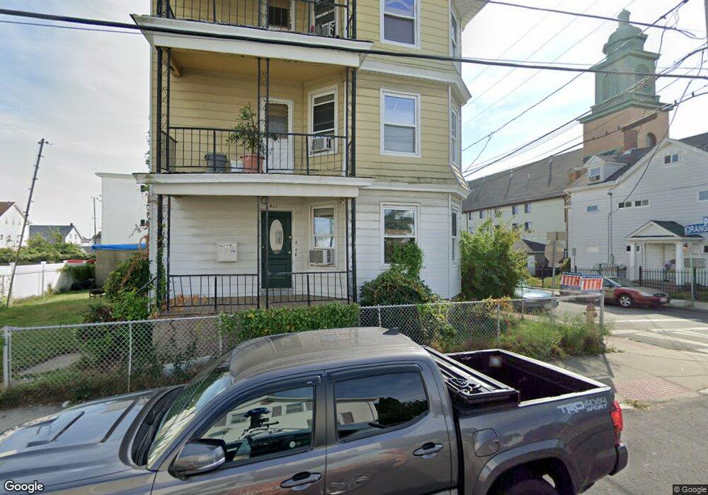 911 Pine St unit 1, Fall River, MA 02720 - photo 1