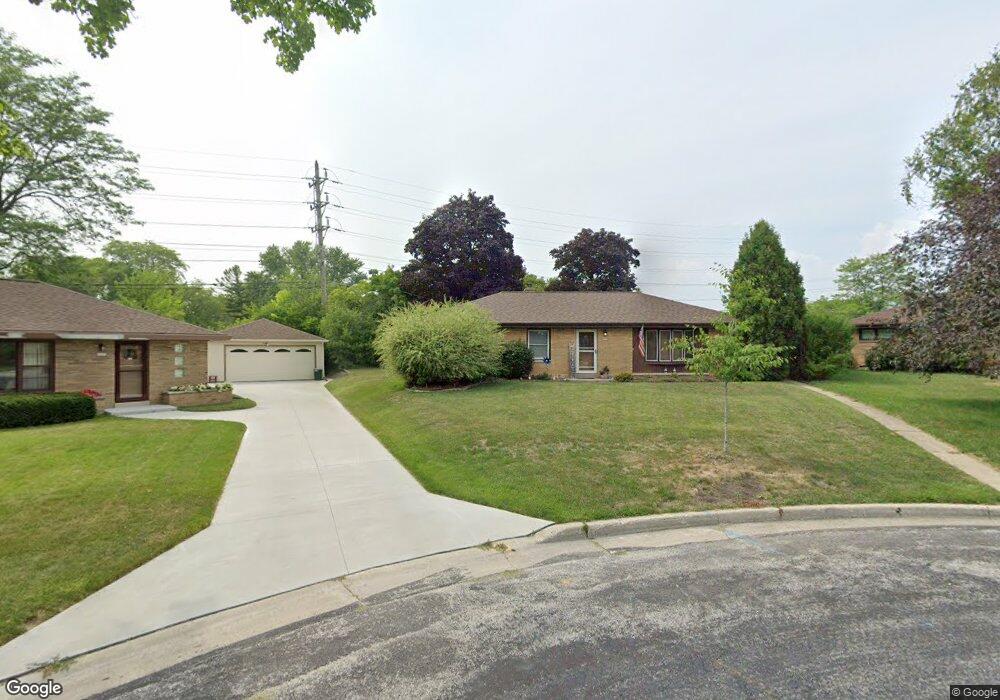 2233 Crestview Ct, Milwaukee, WI 53226 - photo 1