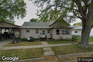 102 E Walnut St, Parkston, SD 57366