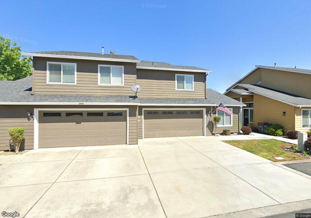 341 Live Oak Loop unit 74, Central Point, OR 97502 - photo 1