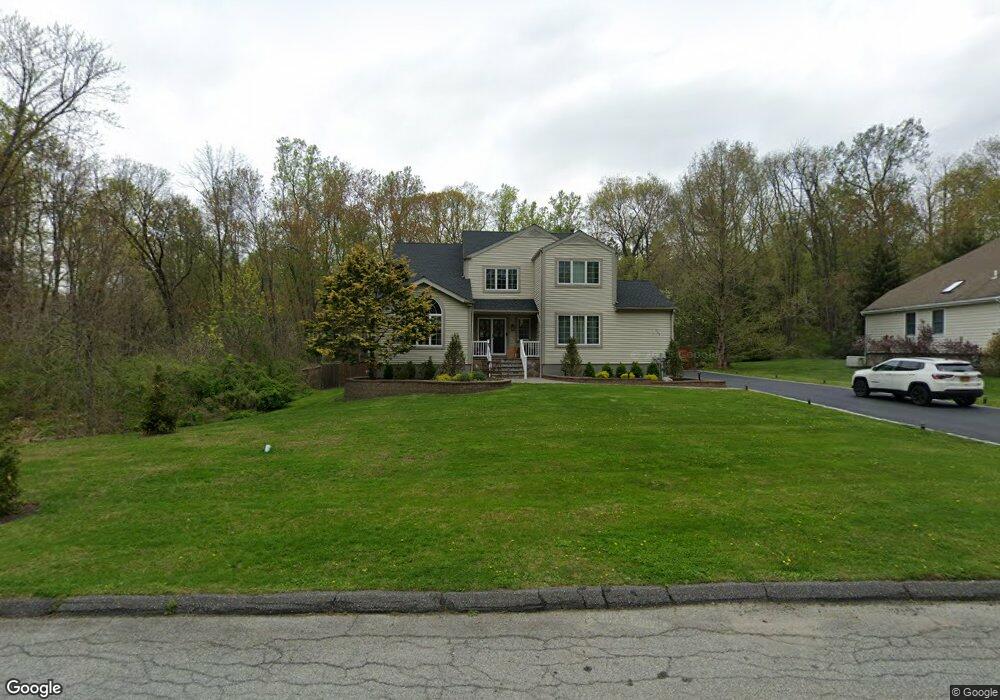 222 Sara Ct, Yorktown Heights, NY 10598 - photo 1
