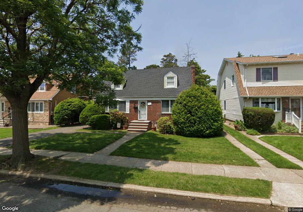 224 Evelyn Rd, Mineola, NY 11501 - photo 1