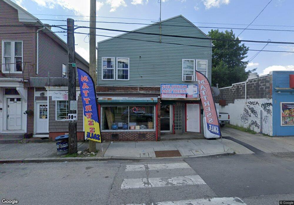 562 Plainfield St, Providence, RI 02909 - photo 1