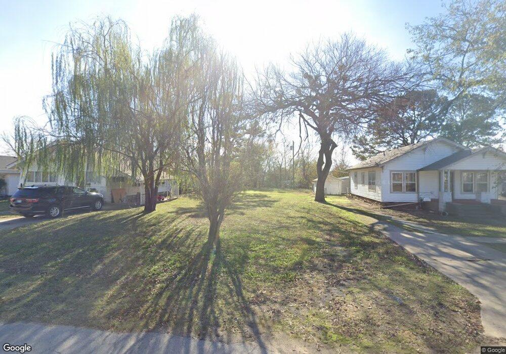 907 W Moore St, Henryetta, OK 74437 - photo 1