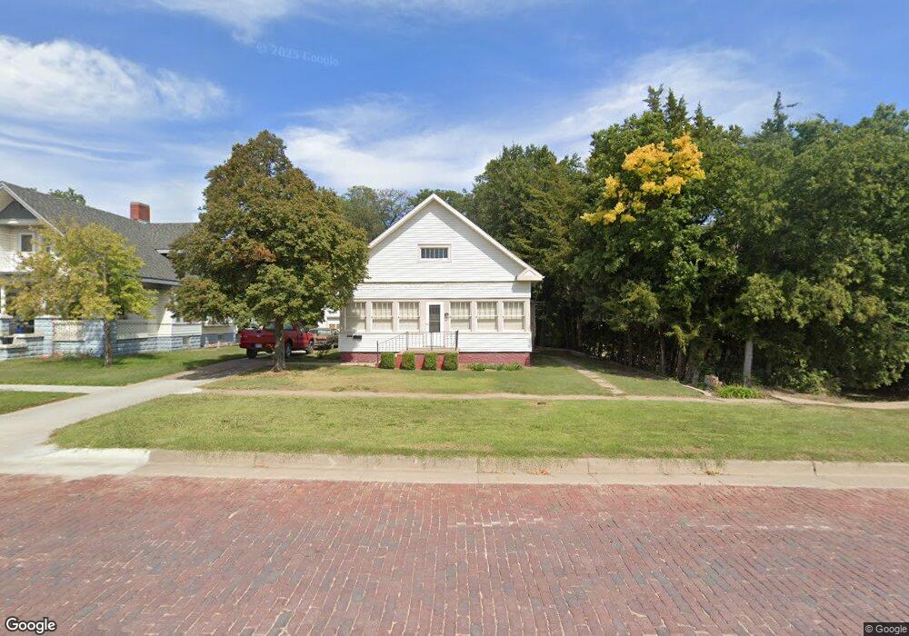 320 W Main St, Osborne, KS 67473 - photo 1