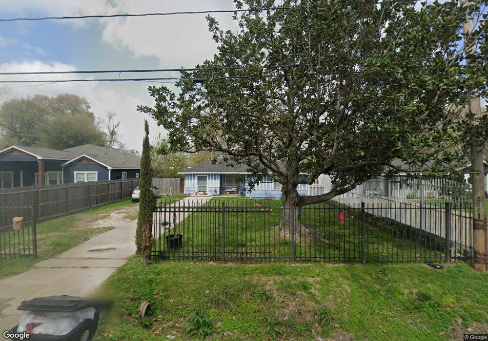 61 Veenstra St, Houston, TX 77022 - photo 1