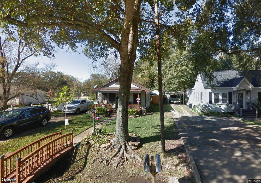 716 Mason St, Tomball, TX 77375 - photo 1