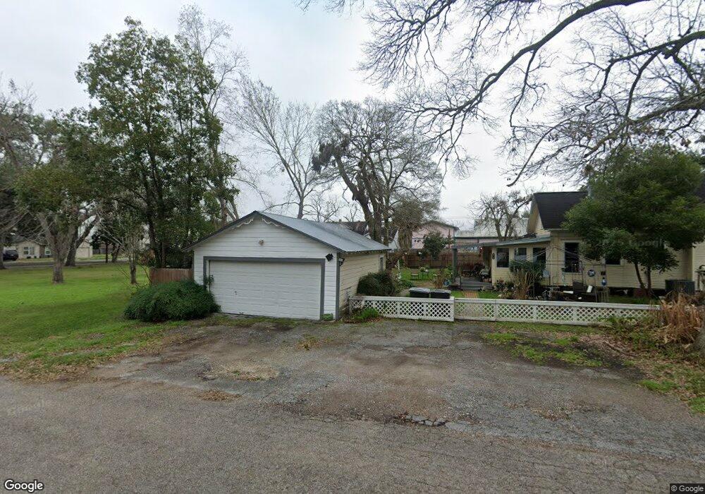 110 Lee, Alvin, TX 77511 - photo 1