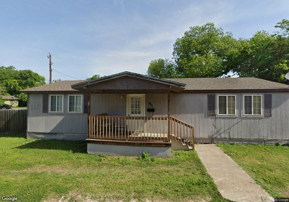 811 Thompson St, Gainesville, TX 76240 - photo 1