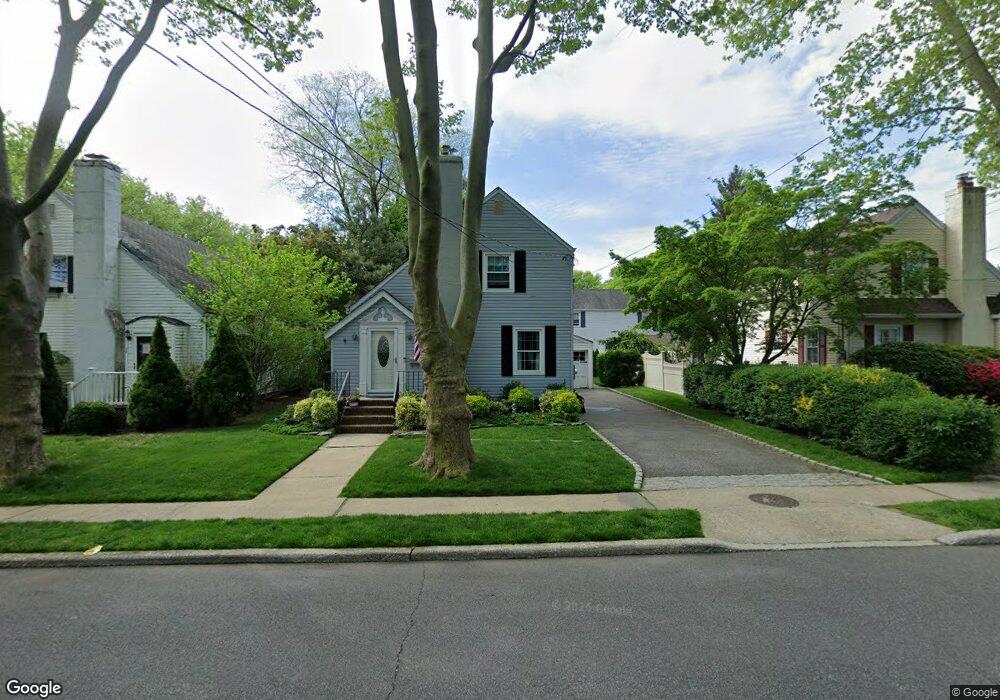 32 Salisbury Ave, Garden City, NY 11530 - photo 1