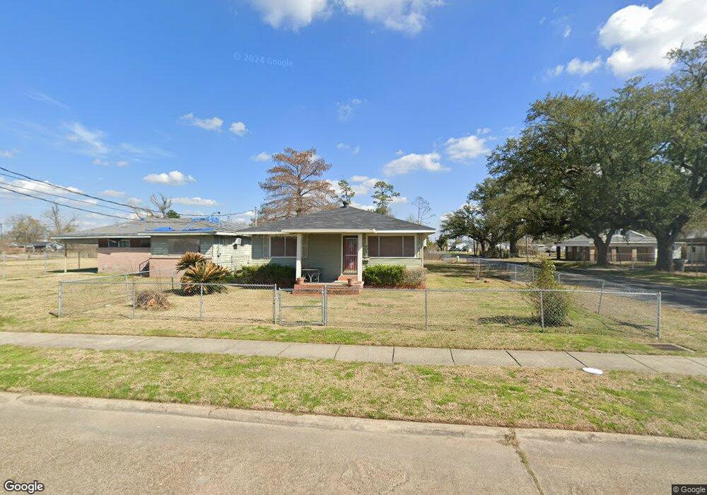 902 Lincoln St, Lake Charles, LA 70601 - photo 1