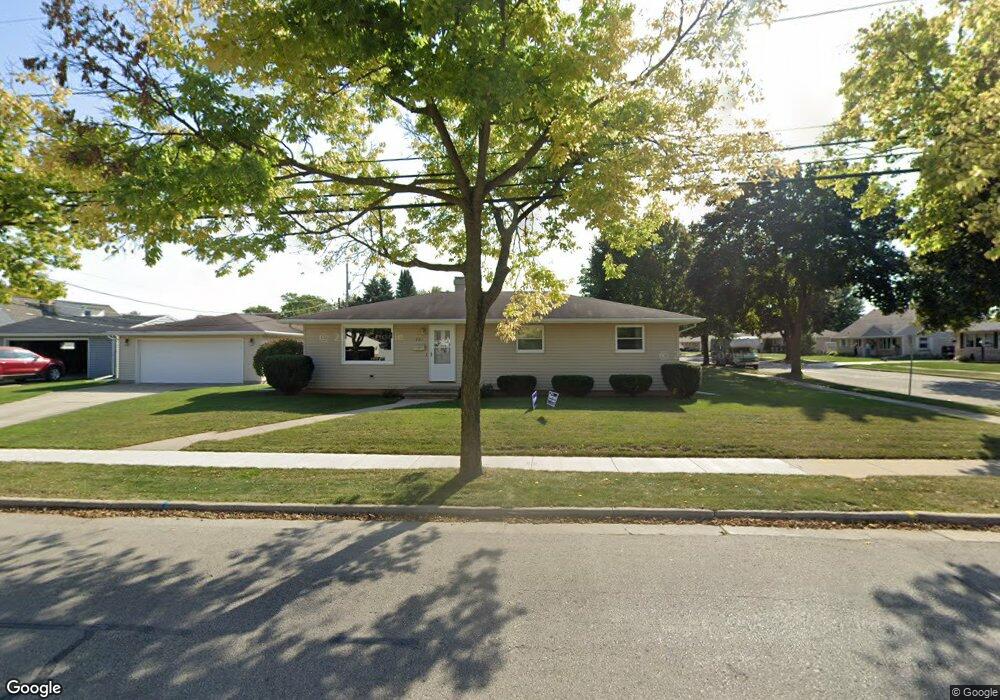 201 Wallace St, Combined Locks, WI 54113 - photo 1