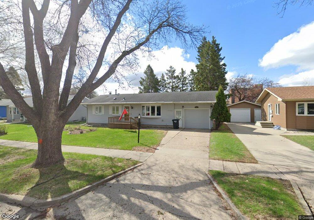 1106 16th Ave S, Fargo, ND 58103 - photo 1