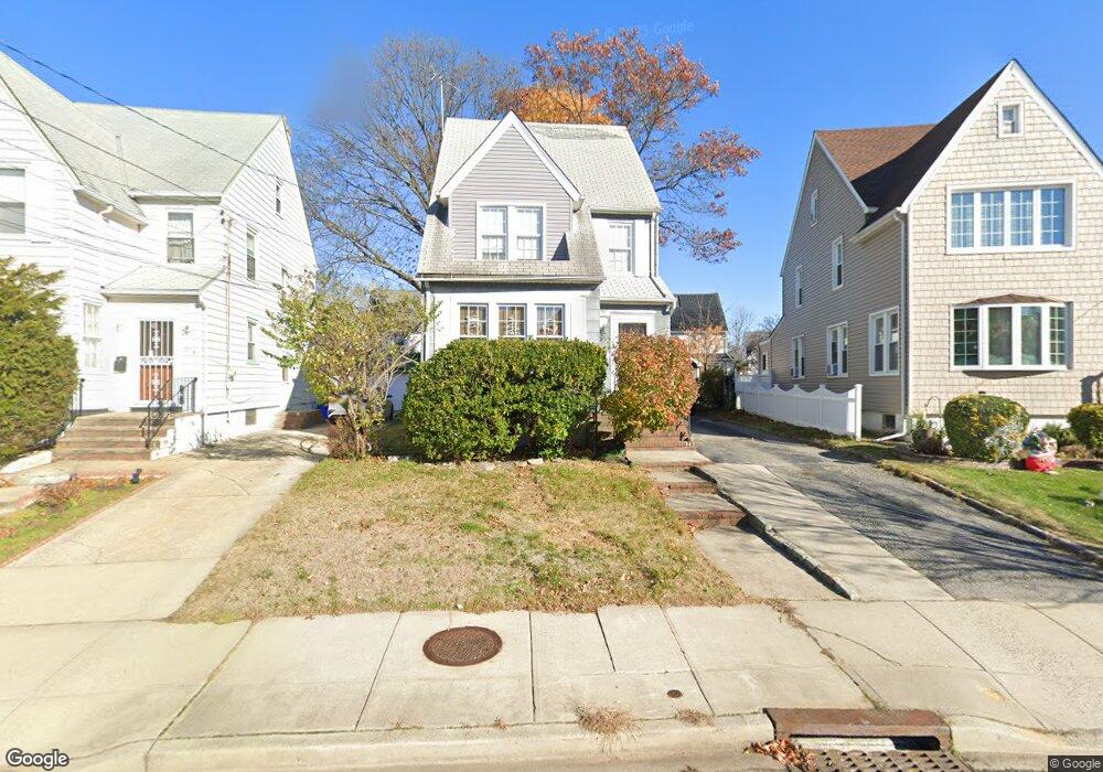 61 Carstairs Rd, Valley Stream, NY 11581 - photo 1