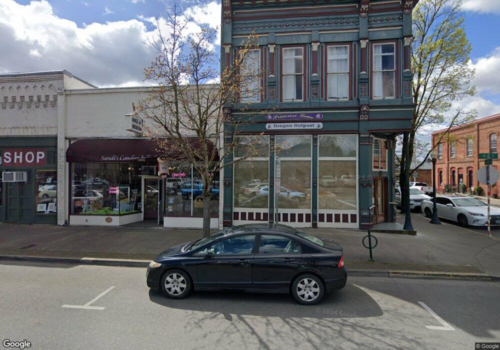 147 SW G St, Grants Pass, OR 97526 - photo 1