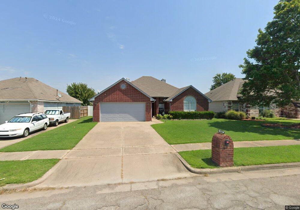 1605 S Narcissus Place, Broken Arrow, OK 74012 - photo 1