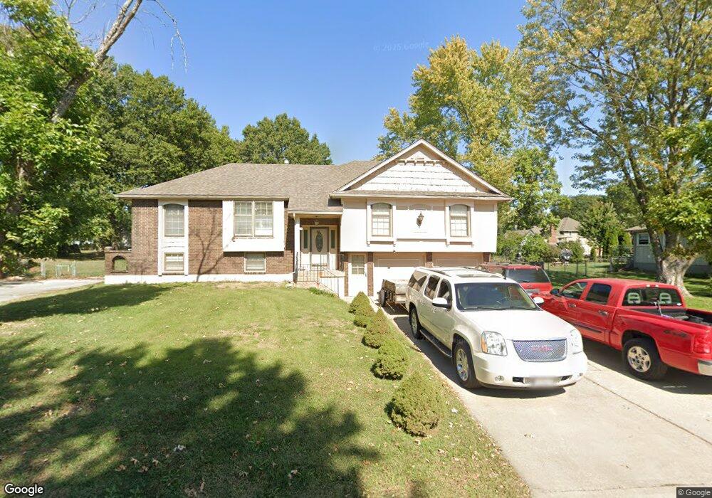 506 W Olive St, Raymore, MO 64083 - photo 1