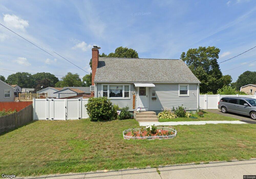 830 Pendleton Ave, Chicopee, MA 01020 - photo 1