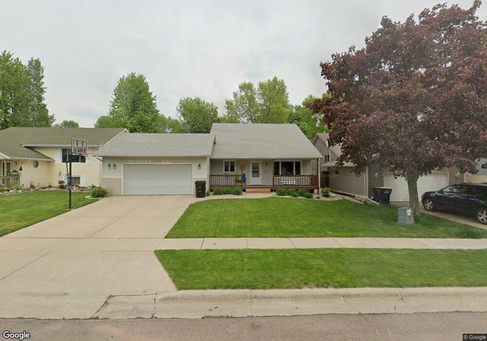 5012 E Blueridge Dr, Sioux Falls, SD 57110 - photo 1