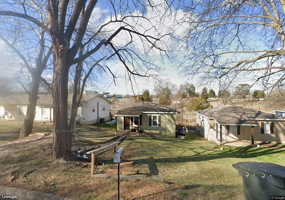 823 E Limestone St, Florence, AL 35630 - photo 1