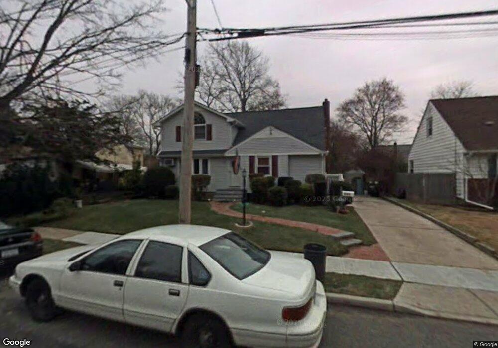 692 Themar Ct, Baldwin, NY 11510 - photo 1