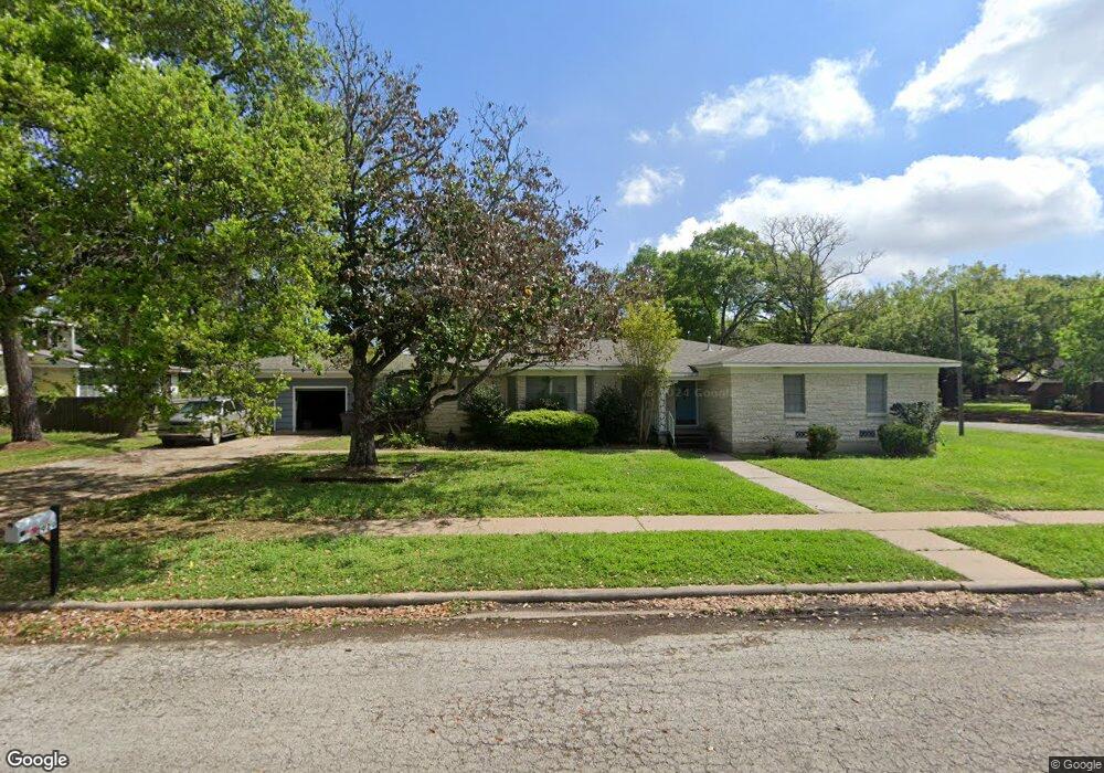 2929 Avenue L, Bay City, TX 77414 - photo 1