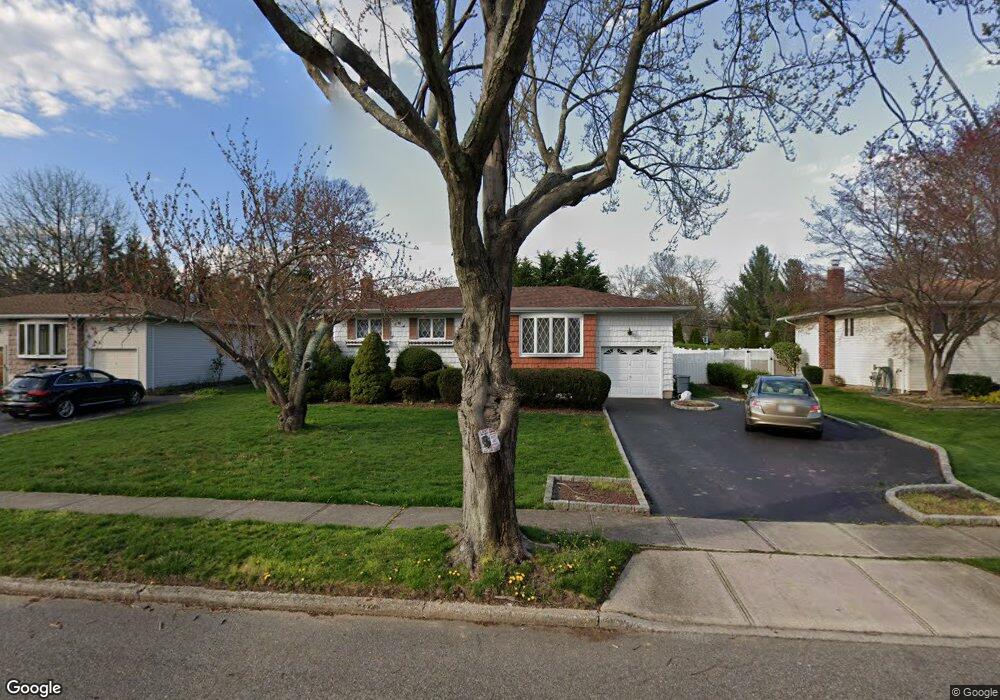 41 Seneca Dr, ComMacK, NY 11725 - photo 1