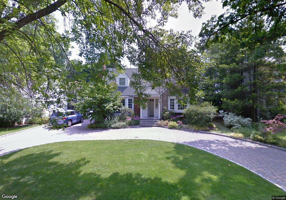 3 N Avalon Rd, Great Neck, NY 11021 - photo 1