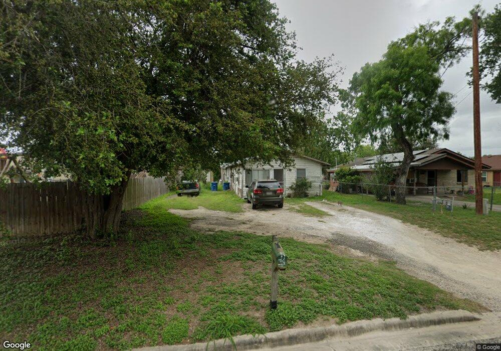 1006 W Walton St, Beeville, TX 78102 - photo 1