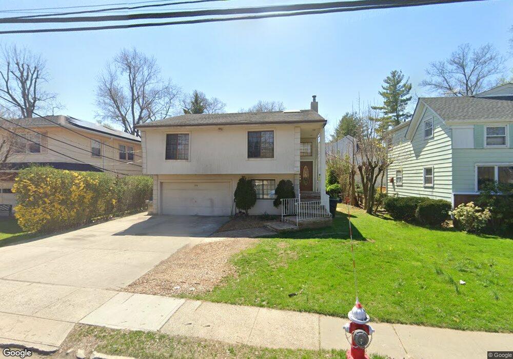 176 Steamboat Rd, Great Neck, NY 11024 - photo 1