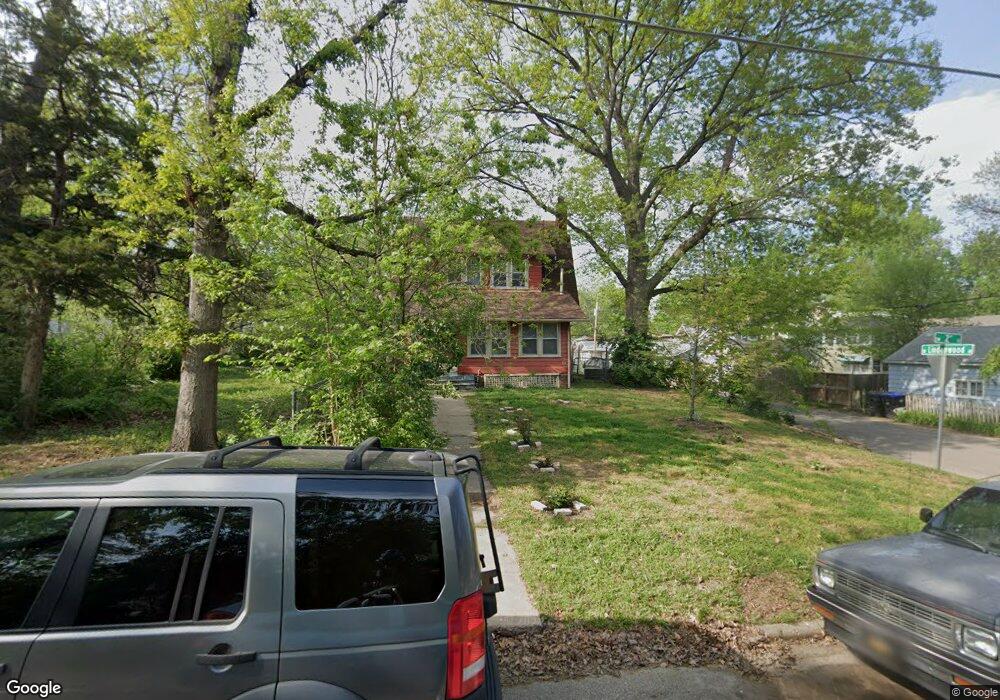 2100 SW 2nd St, Topeka, KS 66606 - photo 1