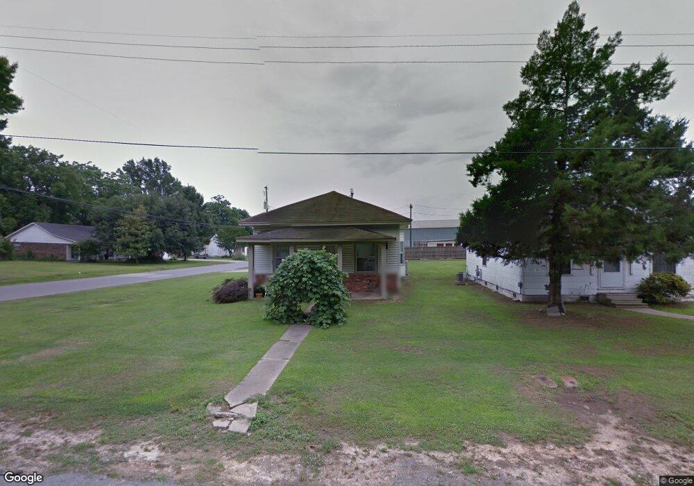 512 E 12th St, Stuttgart, AR 72160 - photo 1