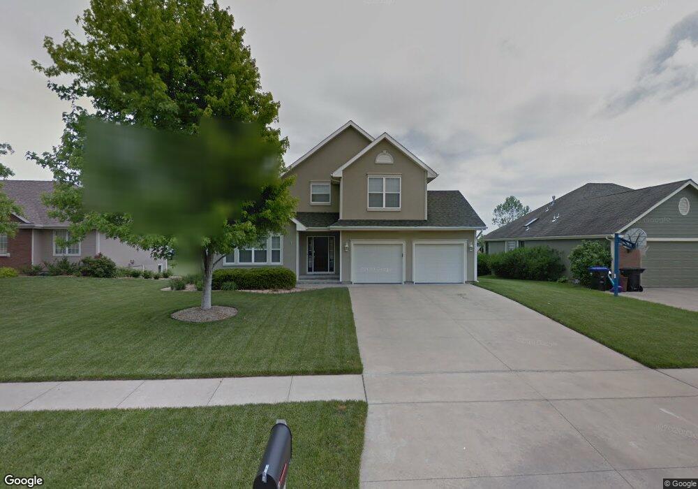 2728 SW Berkshire Dr, Topeka, KS 66614 - photo 1