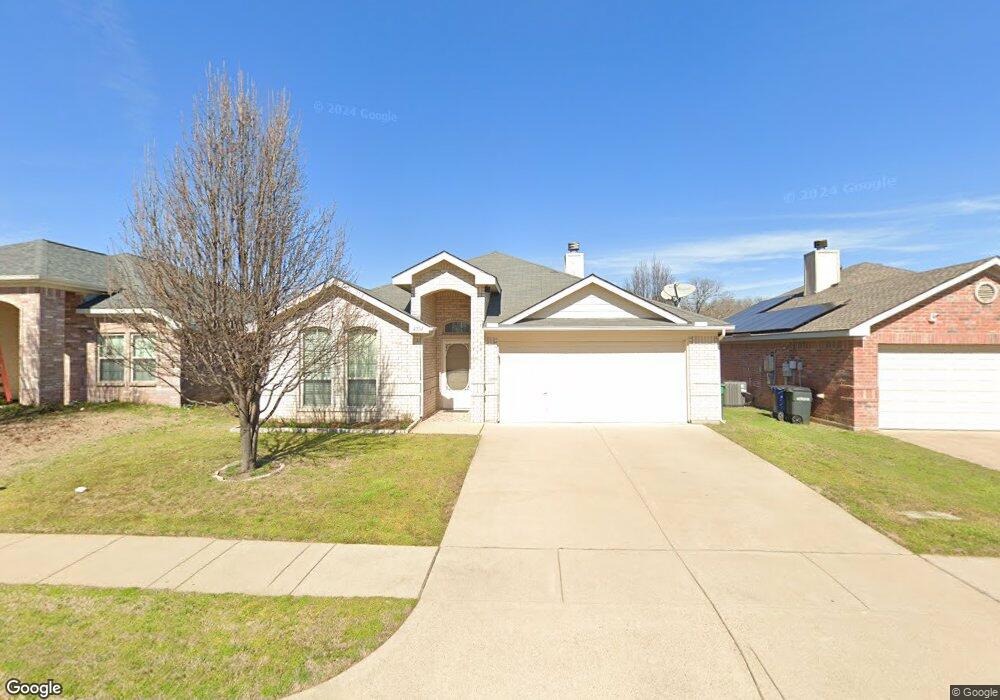 4704 Sapphire Ln, Granbury, TX 76049 - photo 1