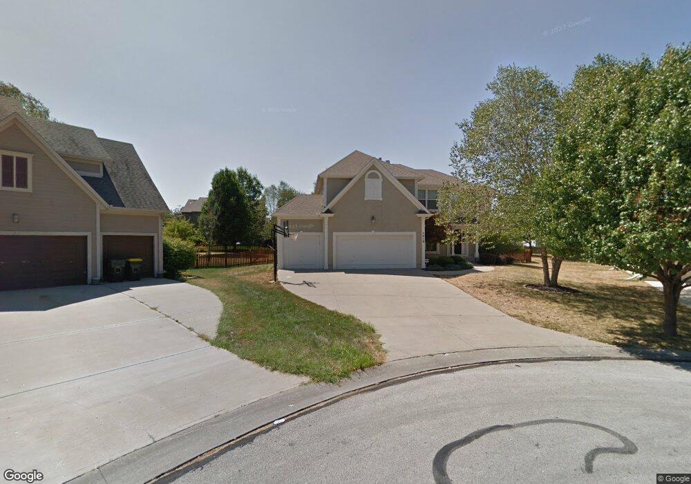 5418 Roundtree Ct, Shawnee, KS 66226 - photo 1