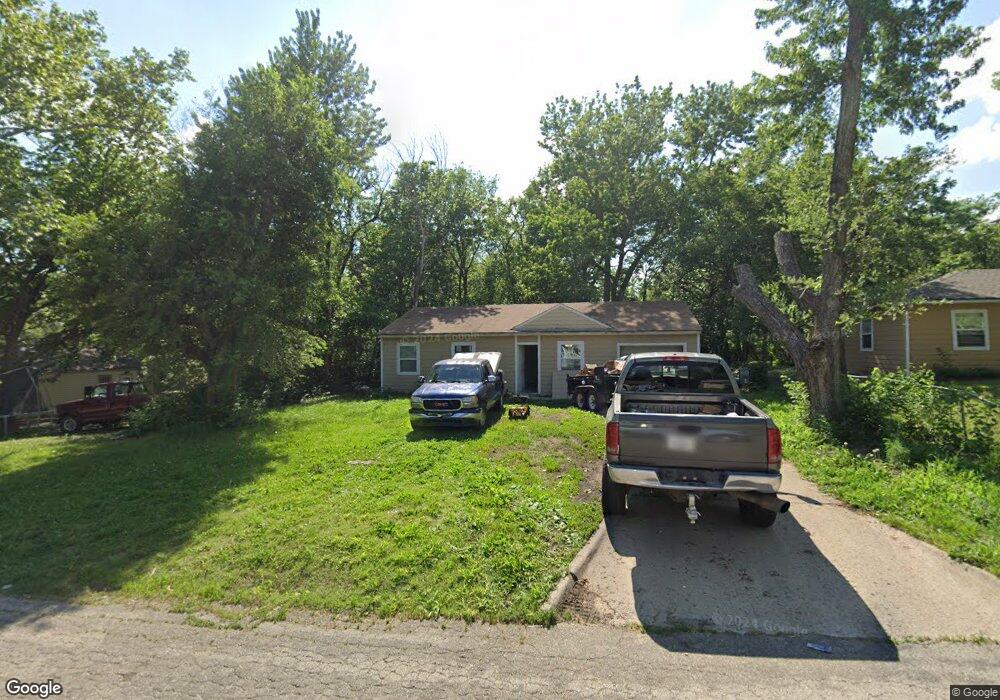 3313 SE Dupont St, Topeka, KS 66605 - photo 1