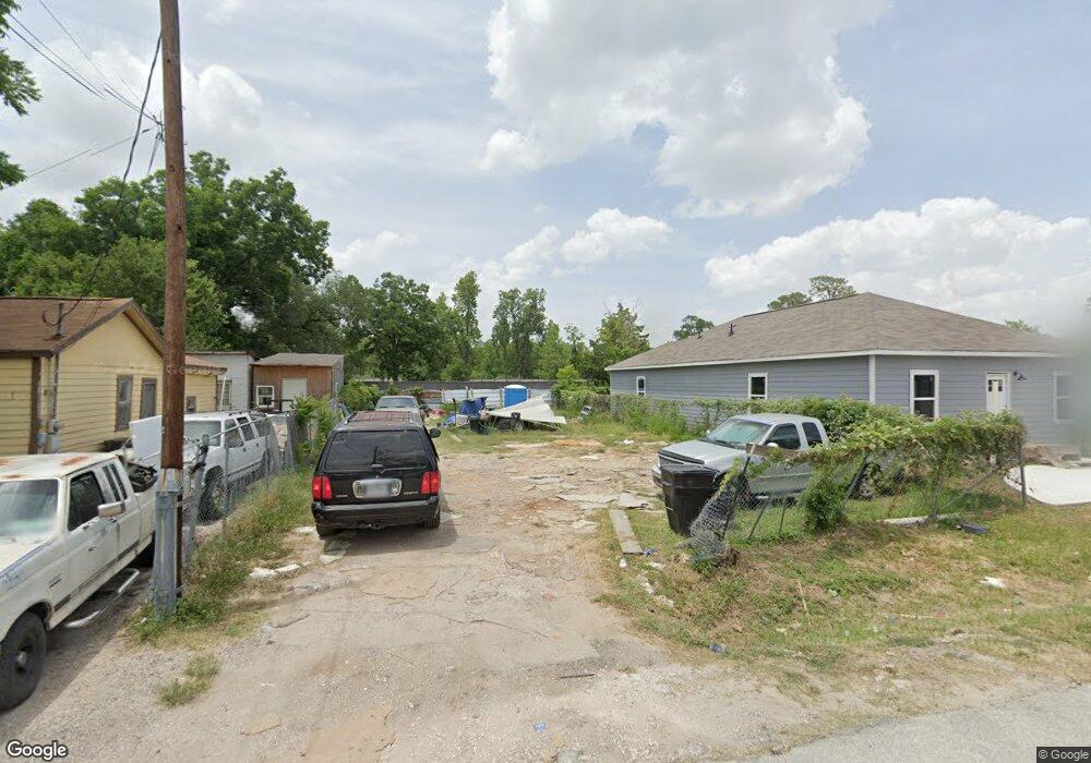 878 Chas Ln, Houston, TX 77091 - photo 1