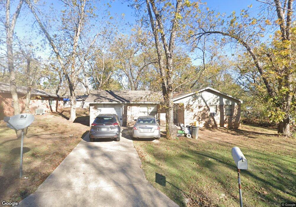 906 W 5th St, Hugo, OK 74743 - photo 1