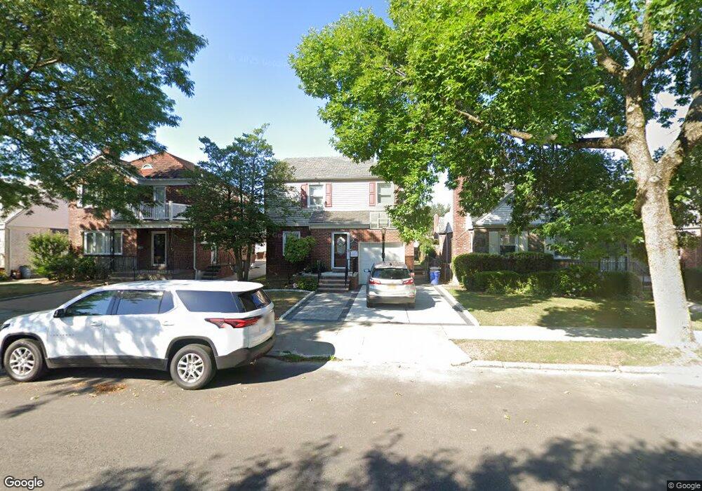 7352 193rd St, Fresh Meadows, NY 11366 - photo 1