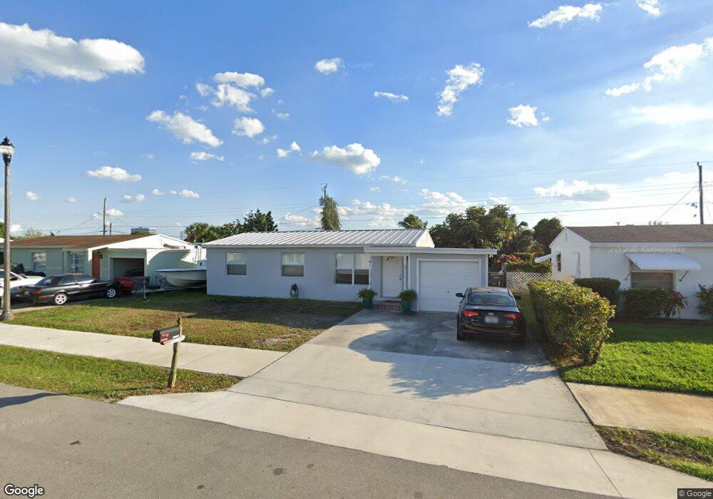 2124 Wellington Rd, West Palm Beach, FL 33409 - photo 1