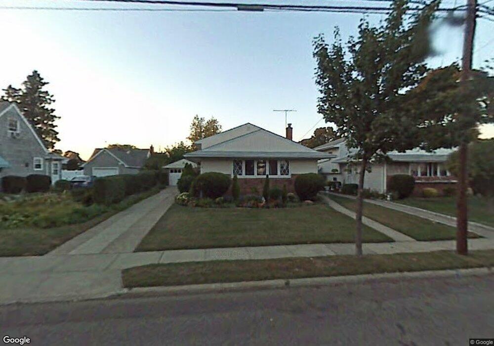 124 Dow Ave, Mineola, NY 11501 - photo 1