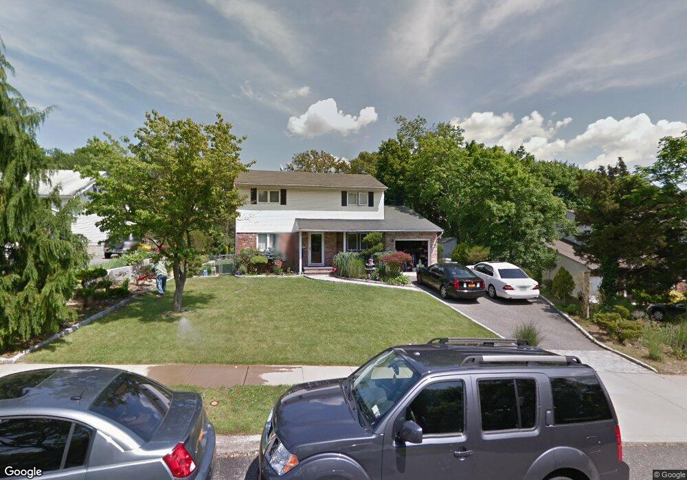 35 Balsam Ln, ComMacK, NY 11725 - photo 1