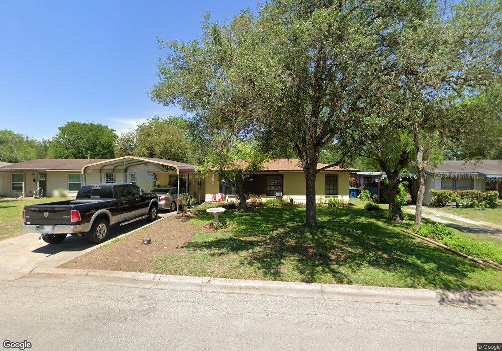 1005 E Hutchinson St, Beeville, TX 78102 - photo 1