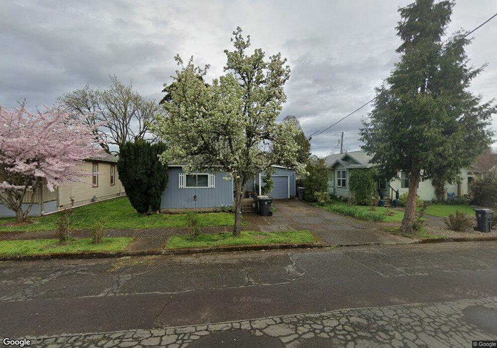 1035 10th Ave SW, Albany, OR 97321 - photo 1