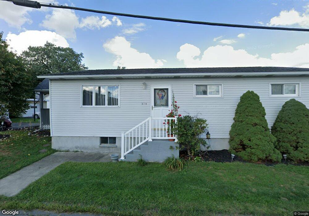 319 E Warren St, Dunmore, PA 18512 - photo 1