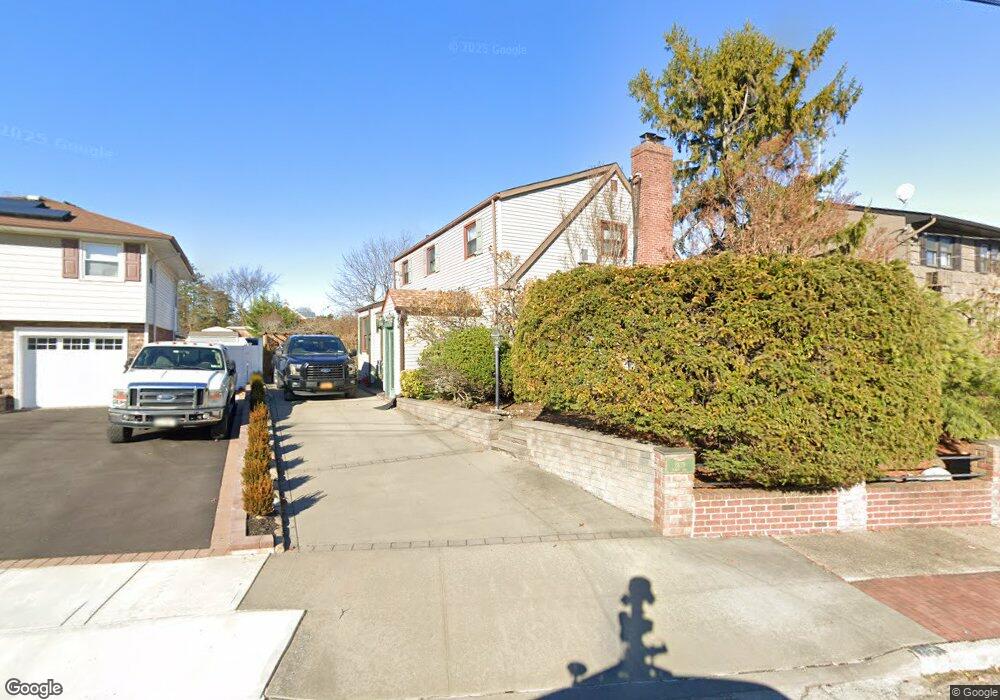 2829 Robert Ln, North Bellmore, NY 11710 - photo 1