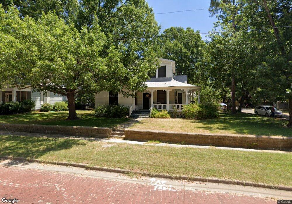 928 N Commerce St, Gainesville, TX 76240 - photo 1