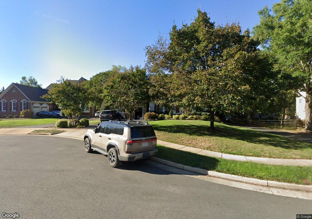 6203 Point Cir, Centreville, VA 20120 - photo 1