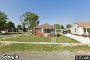 433 3rd St, Carrollton, IL 62016