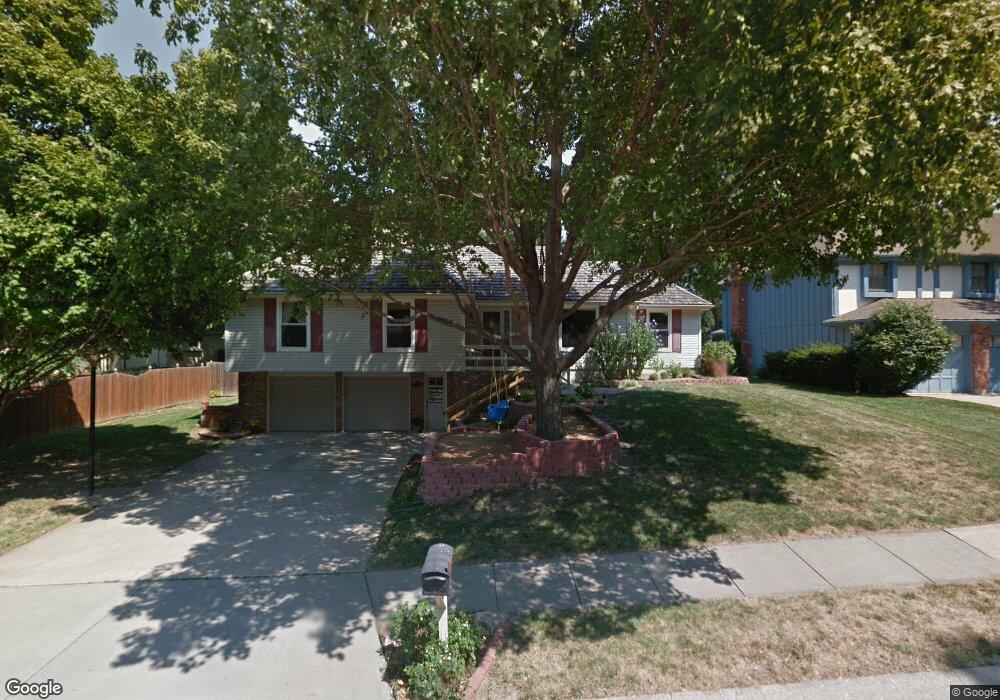 6607 Rosehill Rd, Shawnee, KS 66216 - photo 1